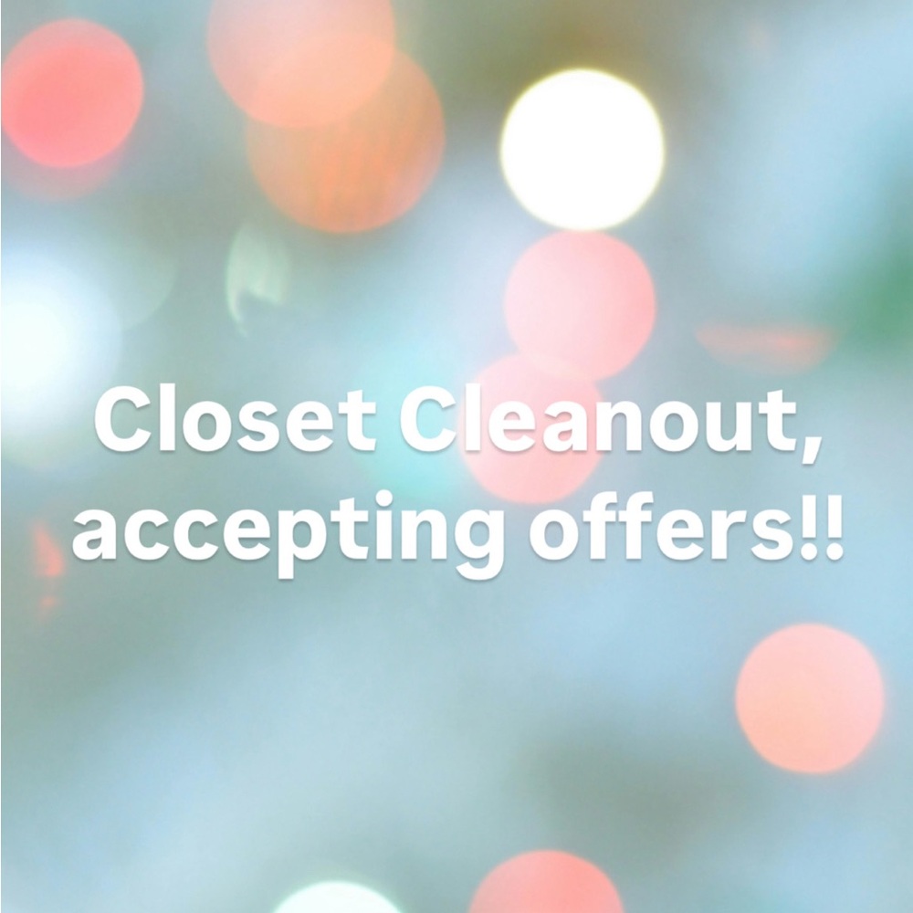 Need things gone, donating tomorrow! Thanks for checking out my closet. 😊